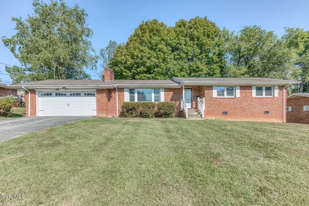 2208 Wyndale Road, Johnson City