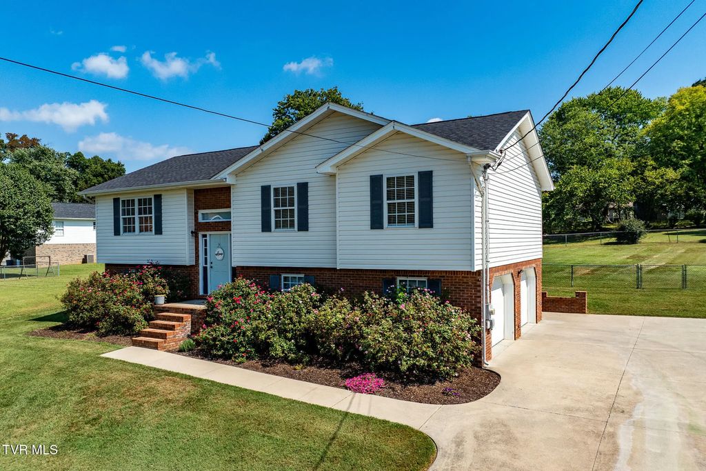 203 Falconview Drive, Church Hill