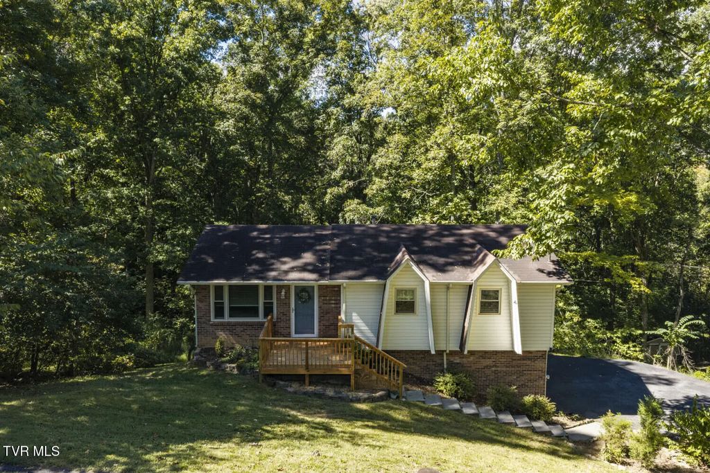 278 Whispering Woods Drive, Bluff City