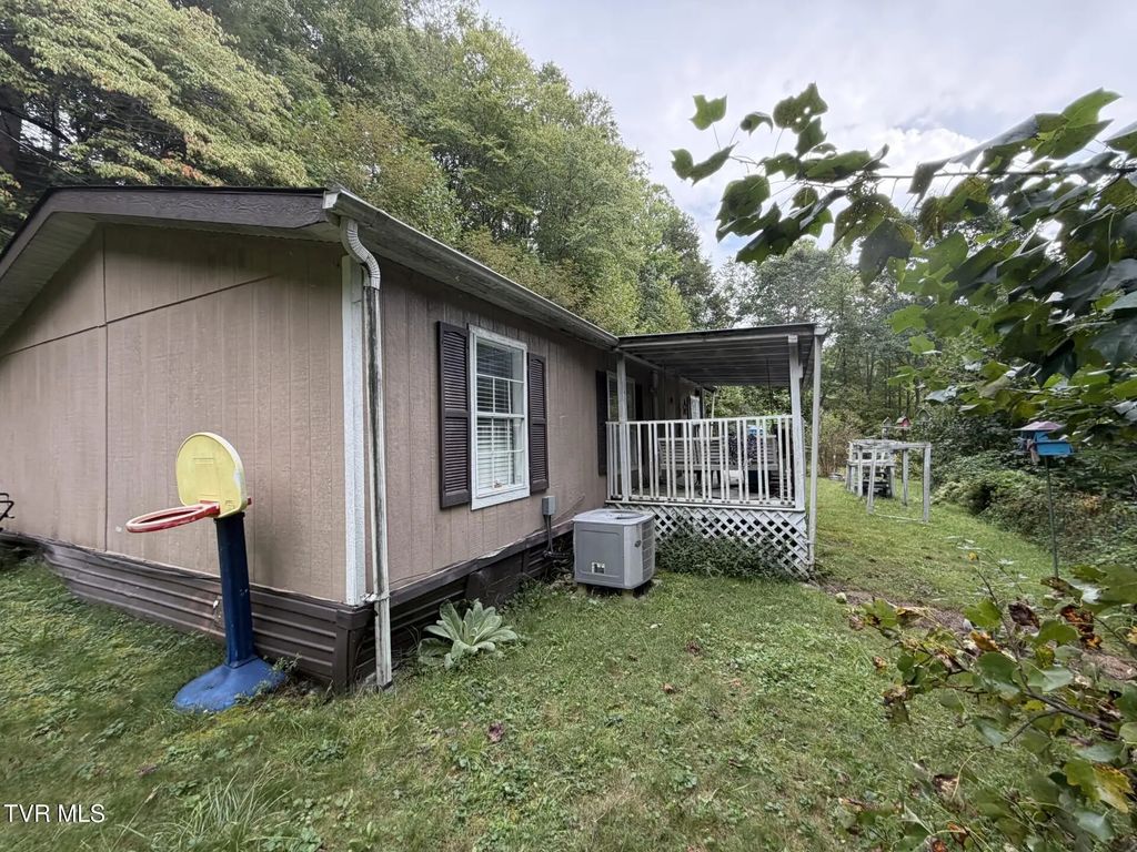 9525 Donald Branch Road, Pound