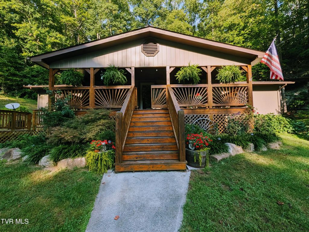 556 Racking Rock Road, Clintwood