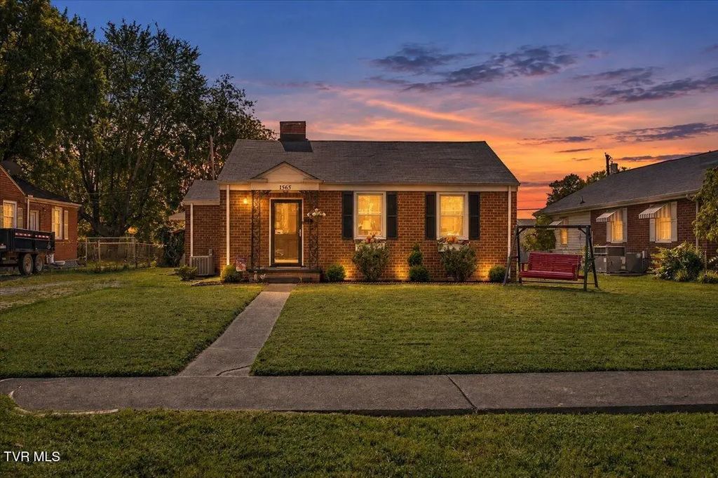 1565 Pineola Avenue, Kingsport