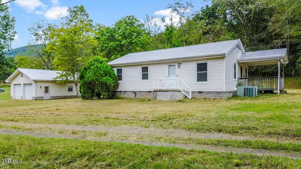 2641 Ap Carter Highway, Hiltons
