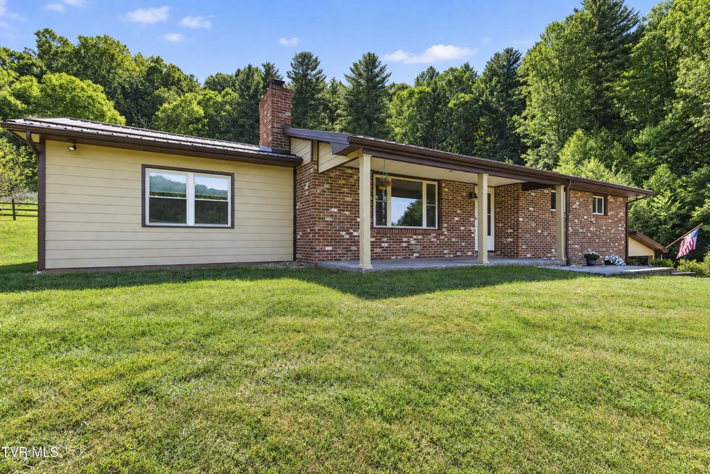 745 Quarter Branch Road, Sugar Grove