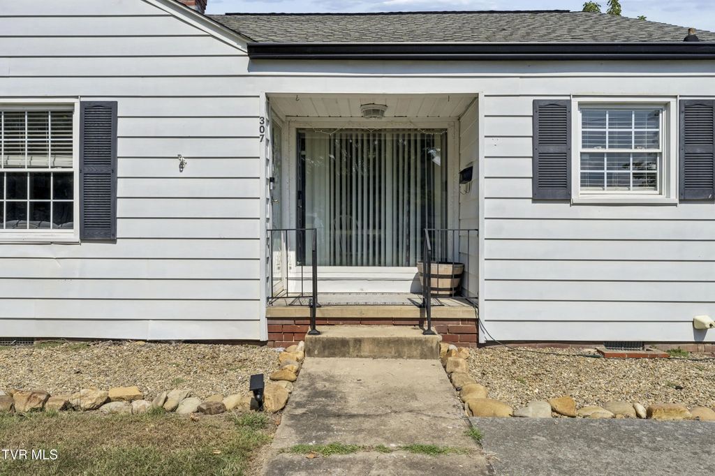 307 East D Street, Elizabethton