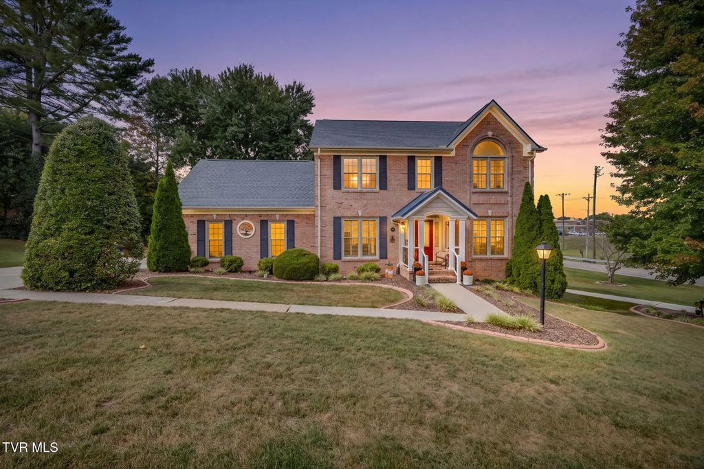 100 Colonial Court, Kingsport