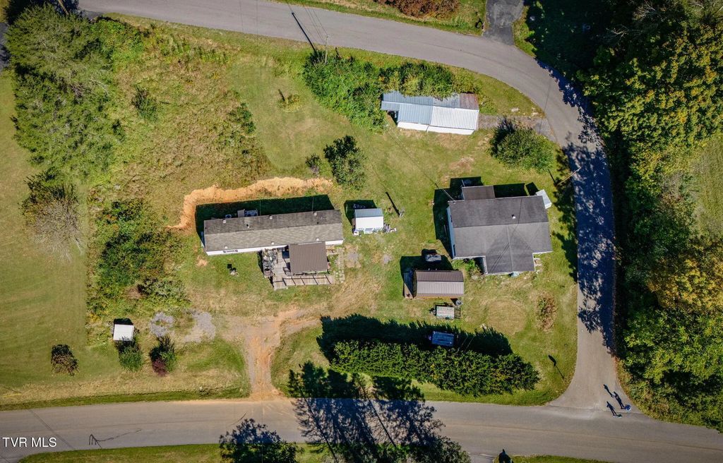 571 Call Valley Road, Swords Creek