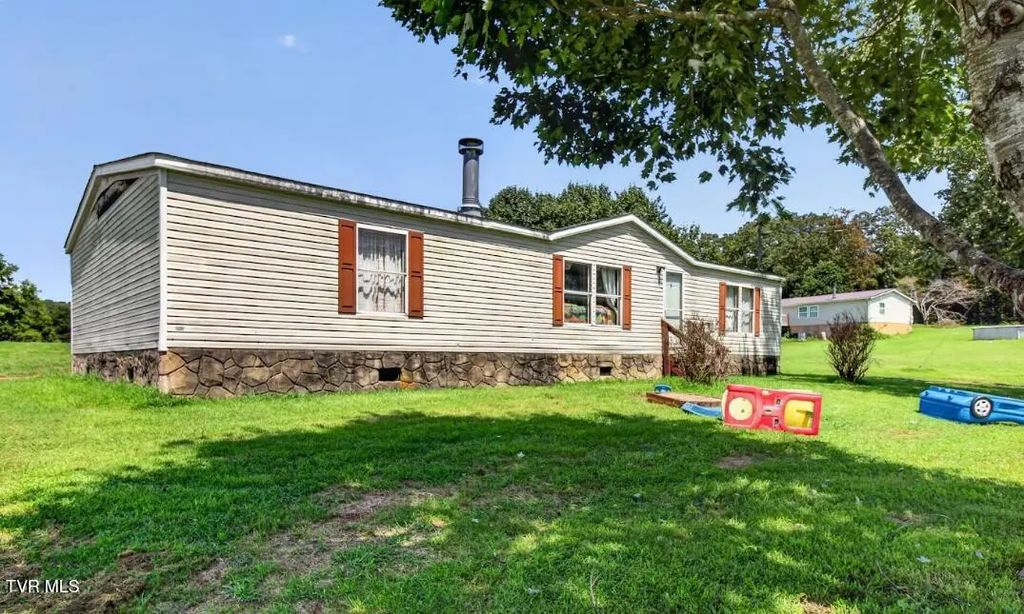 3592 Baker Springs Road, White Pine