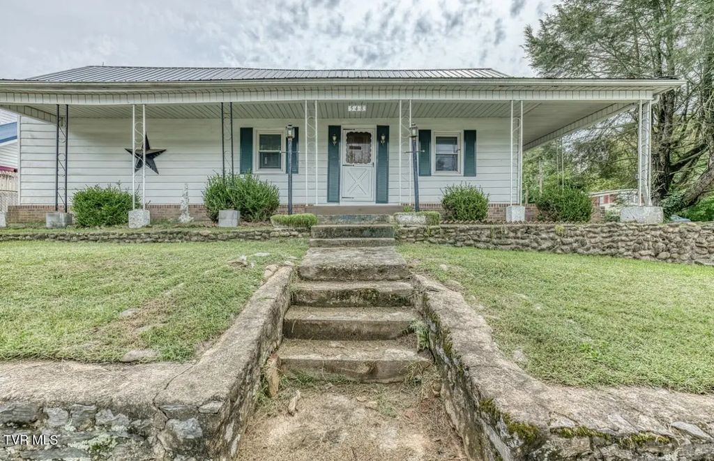 548 Cedar Street, Bluff City