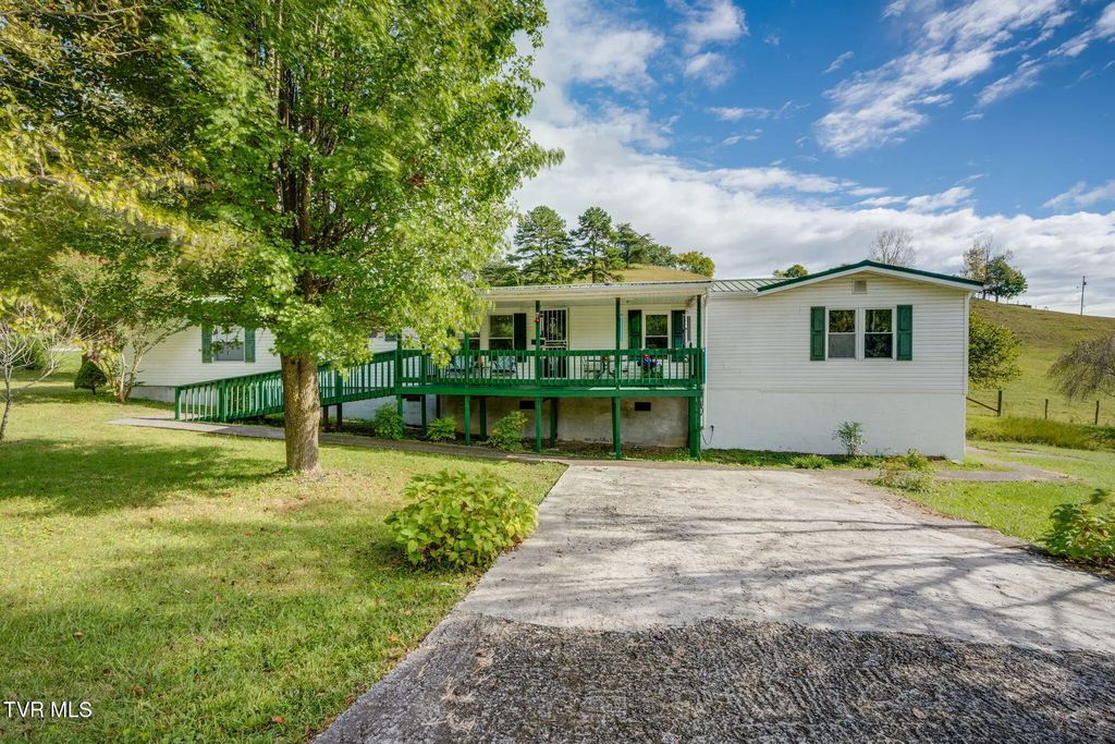 1545 Chimney Top Loop, Fall Branch