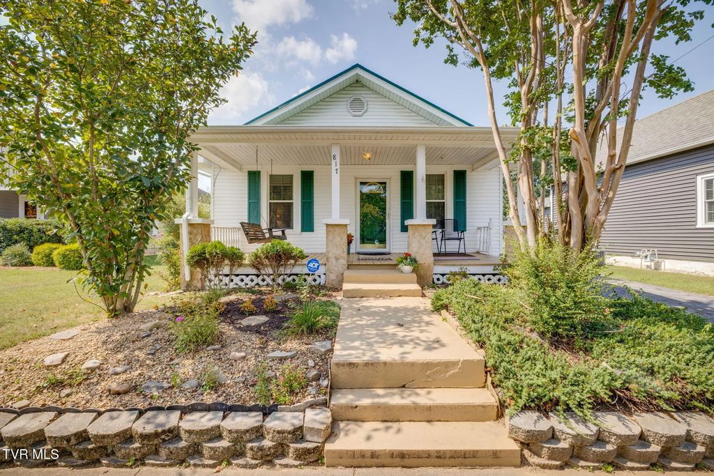 817 North Roan Street, Elizabethton