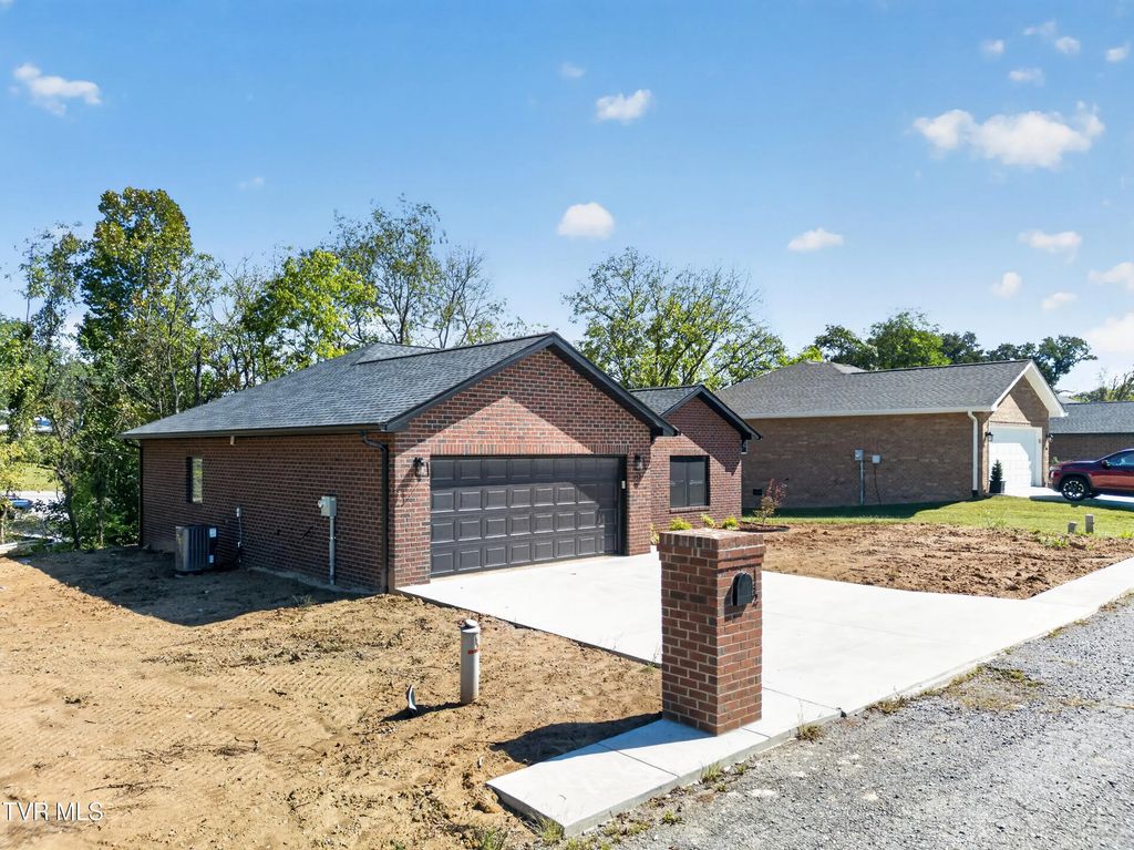 142 Patriot Crossing, Greeneville