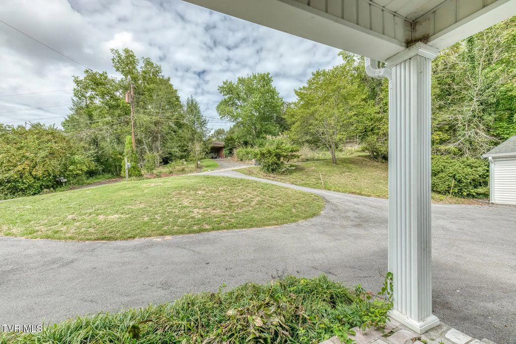 100 Sky Trail Circle, Bristol Property Listing: MLS® #10001460