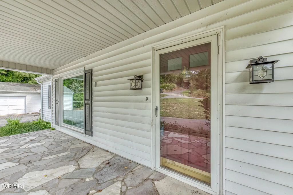 100 Sky Trail Circle, Bristol Property Listing: MLS® #10001460