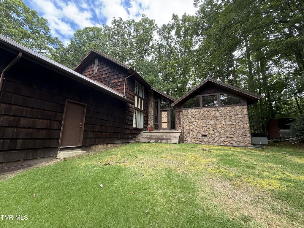8931 Tanager Road, Wise