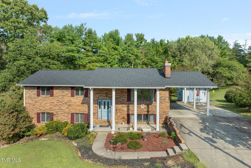 929 Nantucket Avenue, Mount Carmel