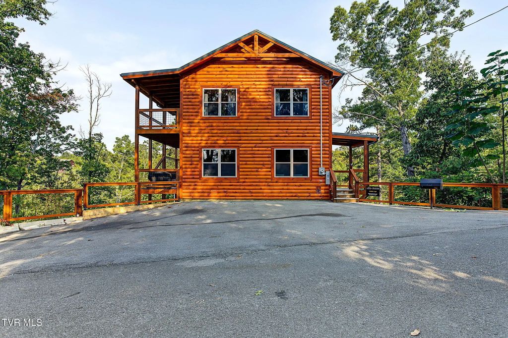 1868 Blue Tick Way, Sevierville