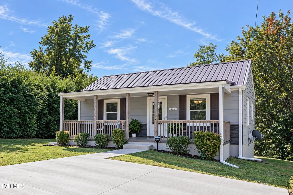 819 Lincoln Avenue, Johnson City