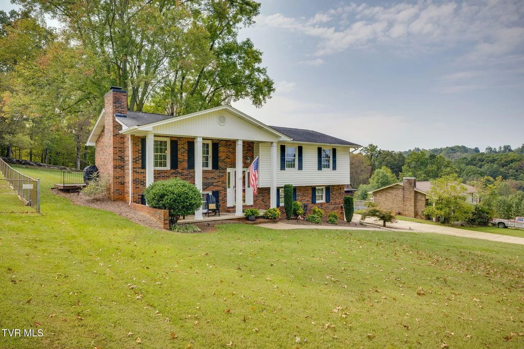 720 South Sherbrooke Circle, Mount Carmel