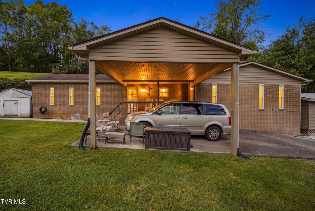 544 Possum Creek Road, Bluff City