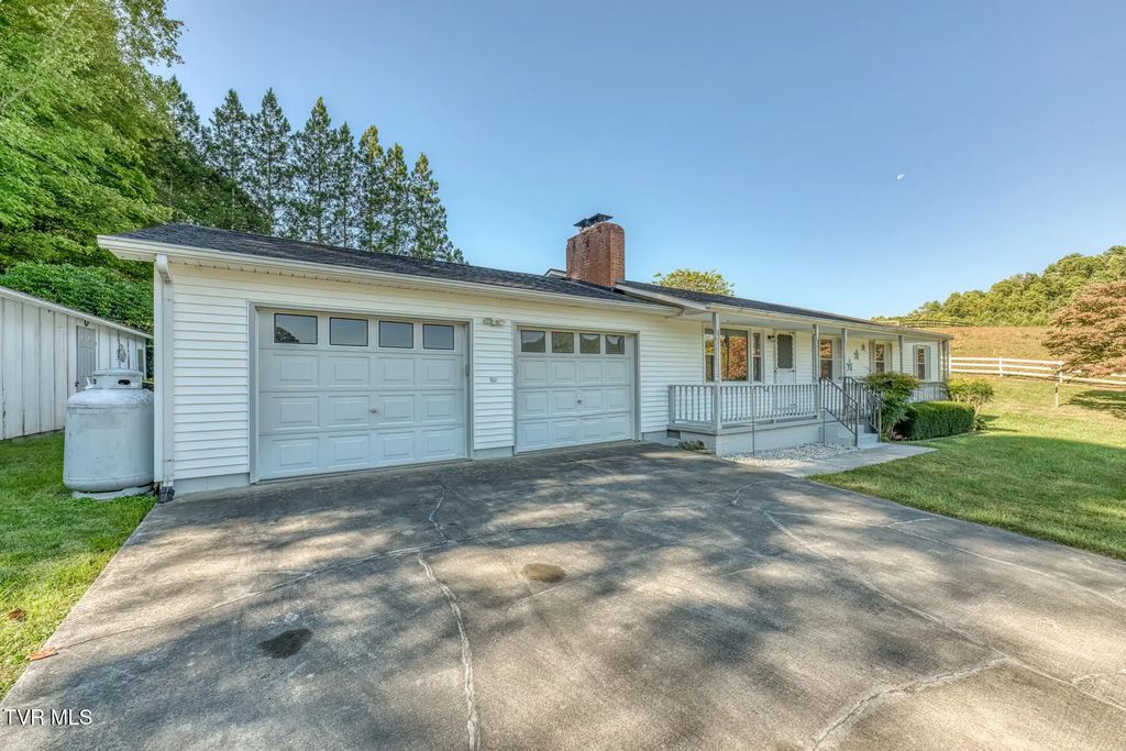 212 Roy Bowers Road, Elizabethton