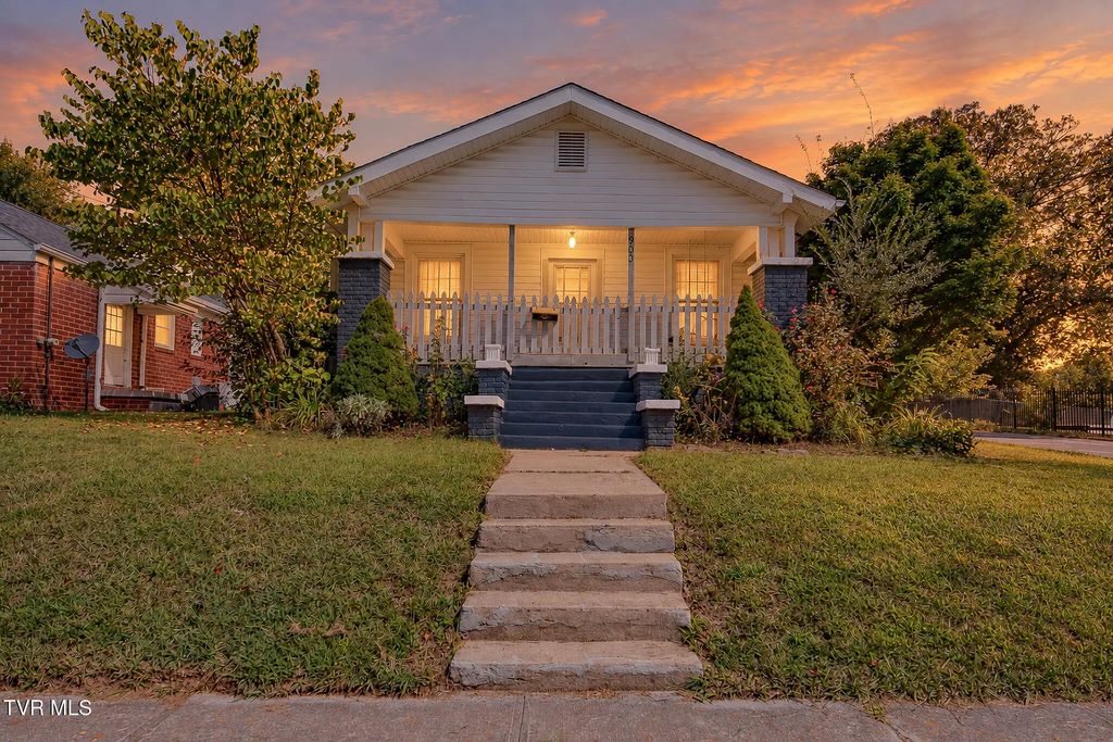 900 West Hillcrest Drive, Johnson City