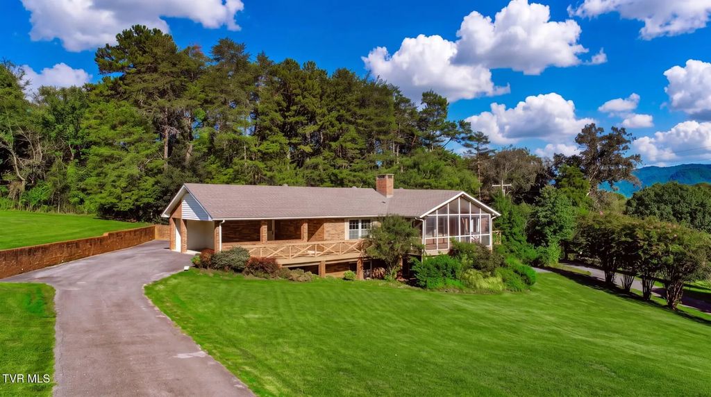 1235 Golf Course Road, Newport
