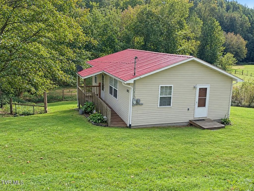 1743 Dry Creek Road, Blackwater