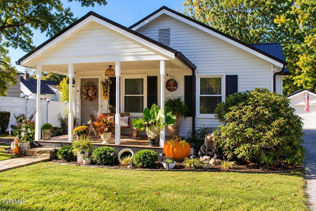 111 Dakota Avenue, Elizabethton