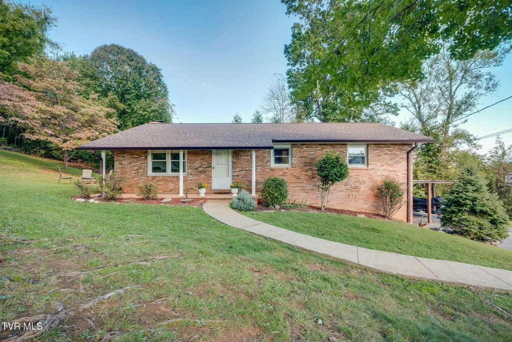 121 Sunset Road, Gray