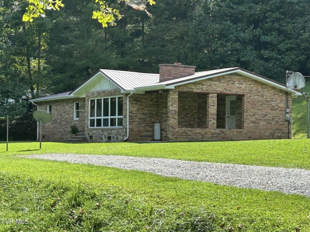 2261 Skeetrock Road, Clintwood