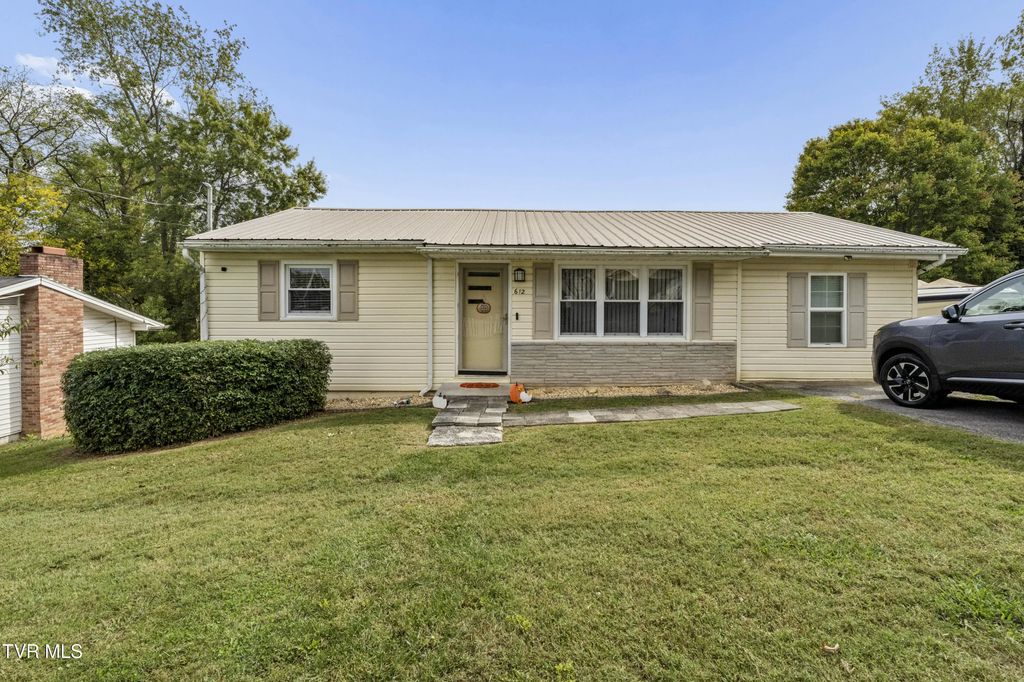 612 South Roan Street, Elizabethton