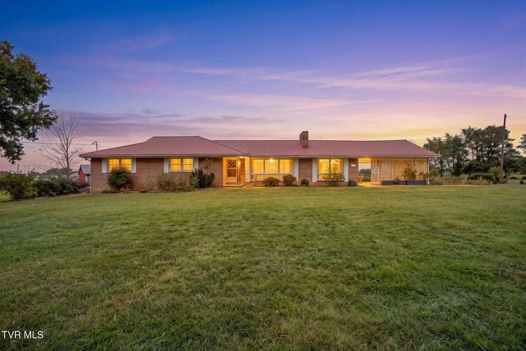 226 Boonesboro Road, Gray