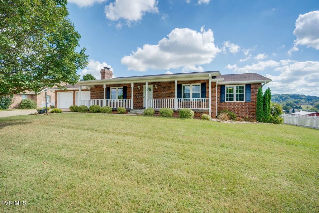 208 Bart Green Drive, Johnson City