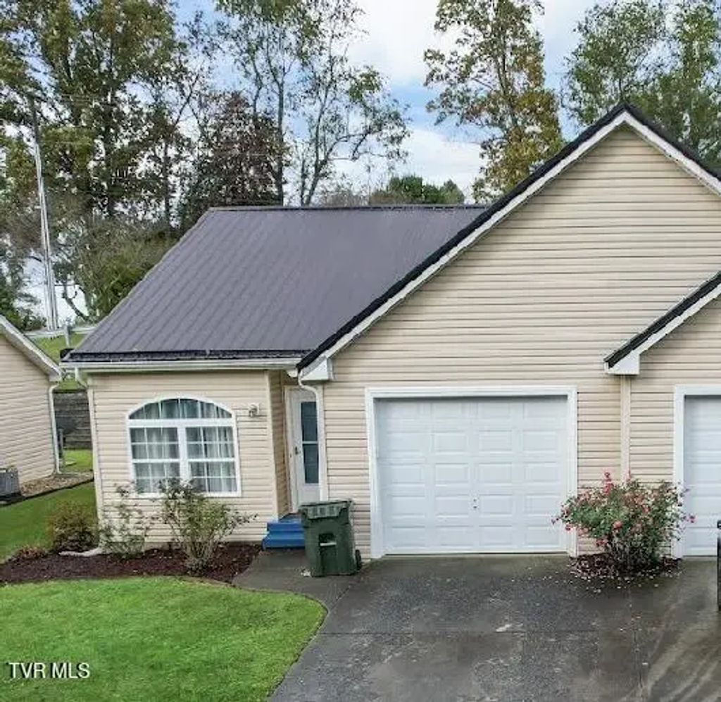 116 Willow Oak Court, Bristol