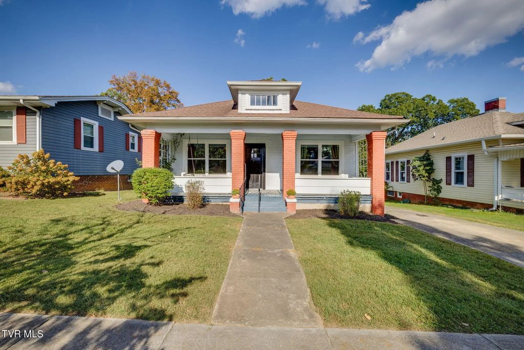 618 Hillcrest Drive, Johnson City