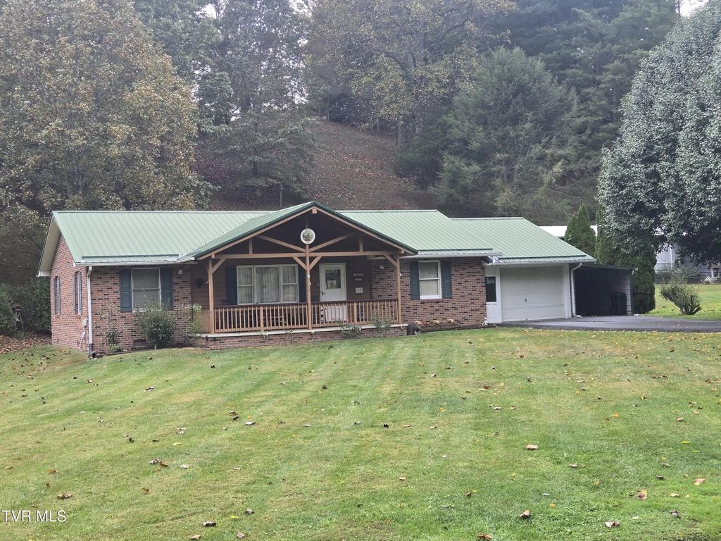 113 Blue Grass Road, Roan Mountain