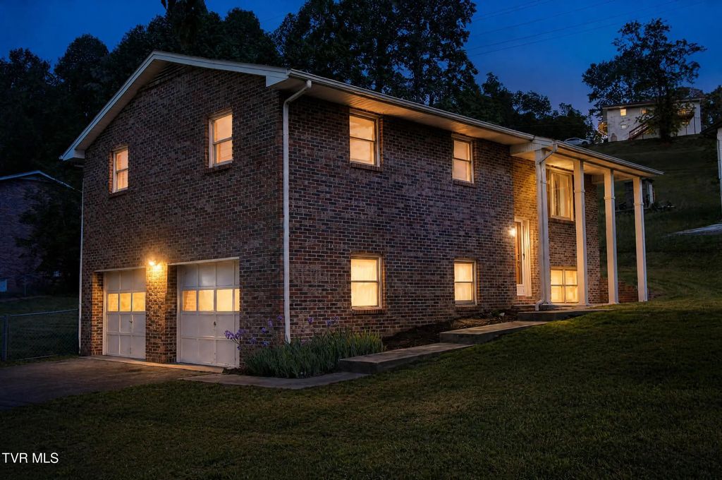 22234 Pinebrook Drive, Bristol