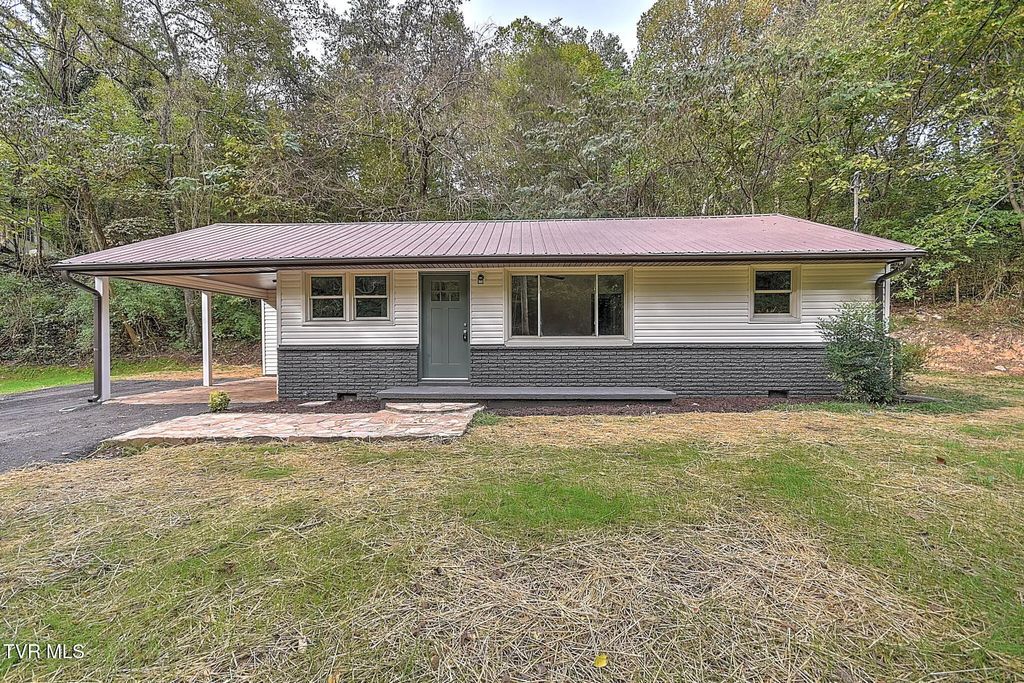 916 Gravely Road, Kingsport