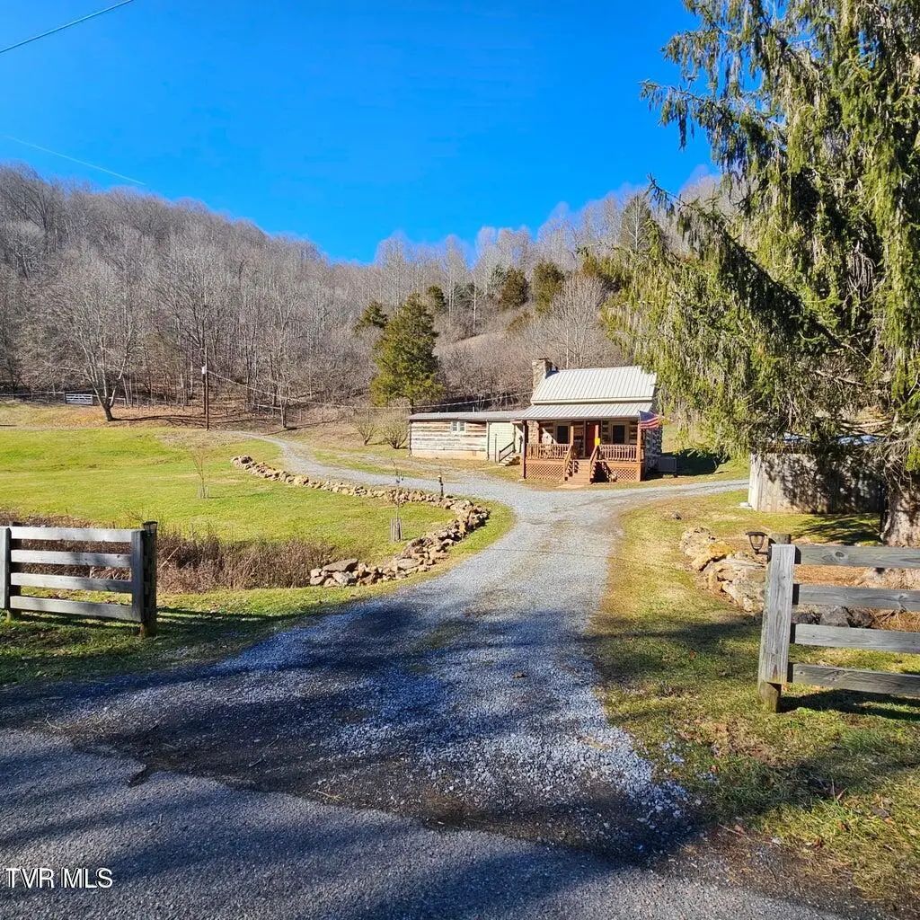 7697 Blue Grass Trail, Saltville
