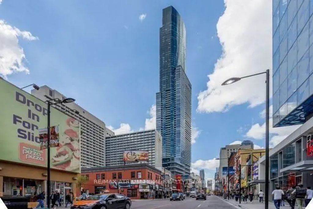 384 Yonge Street 31, Toronto C01