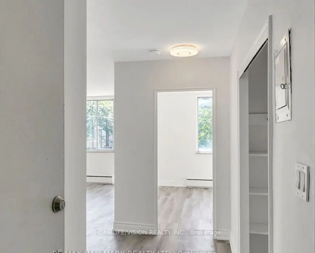 18 Kenrae Road 12, Toronto C11