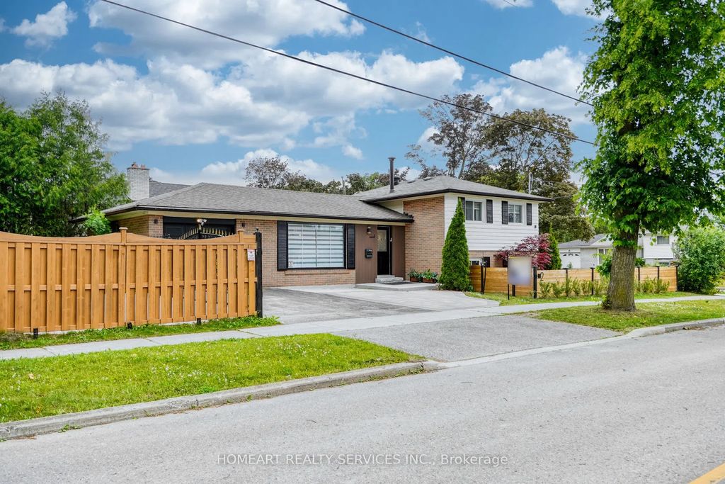 2 Lesgay Crescent, Toronto C15