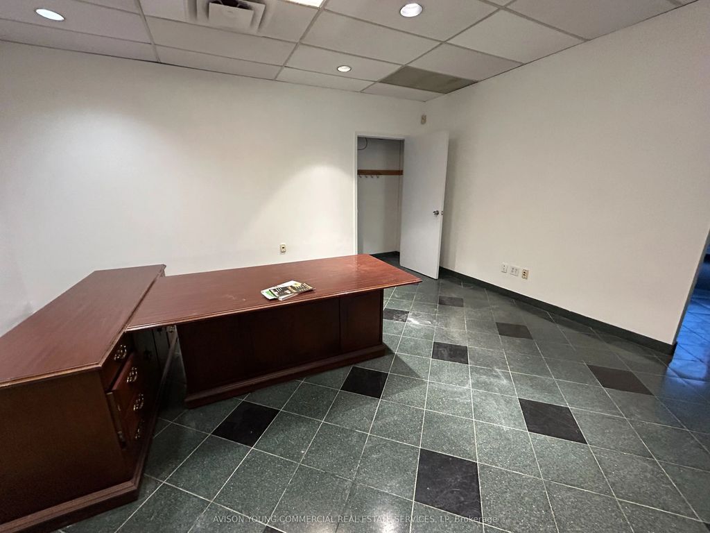 55 Eglinton Avenue E 605, Toronto C10