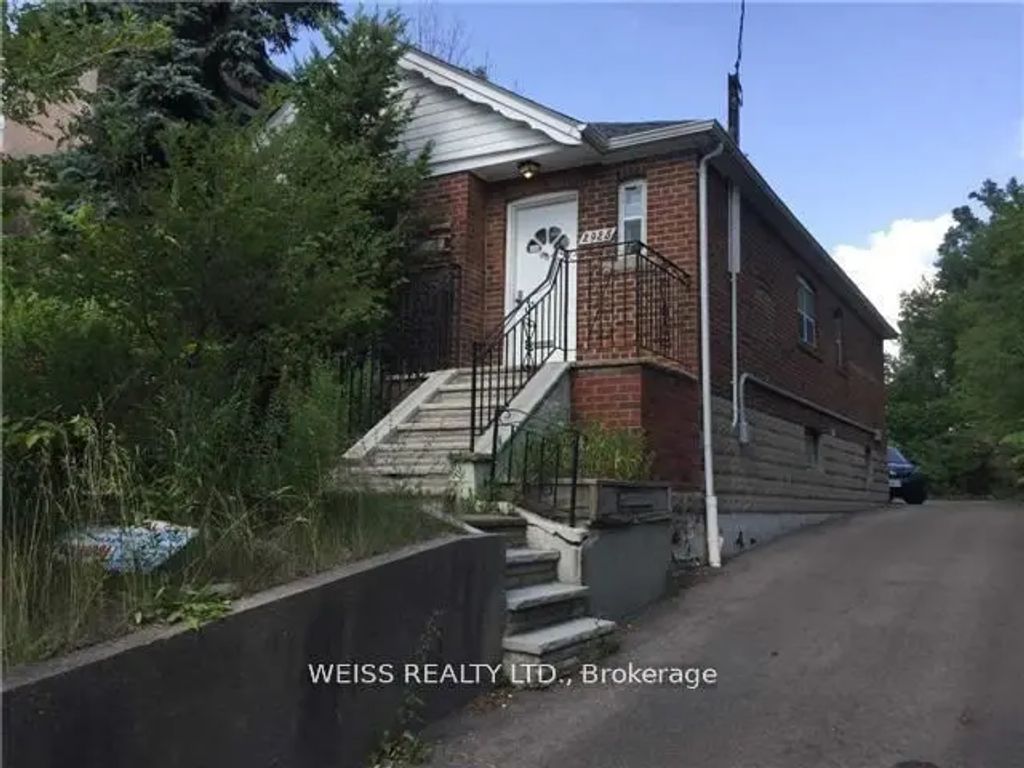 2925 Bathurst Street, Toronto C04