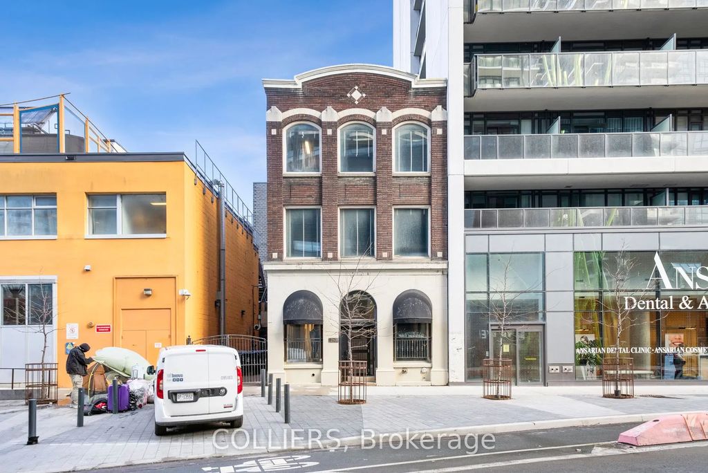 340 Richmond Street W, Toronto C01