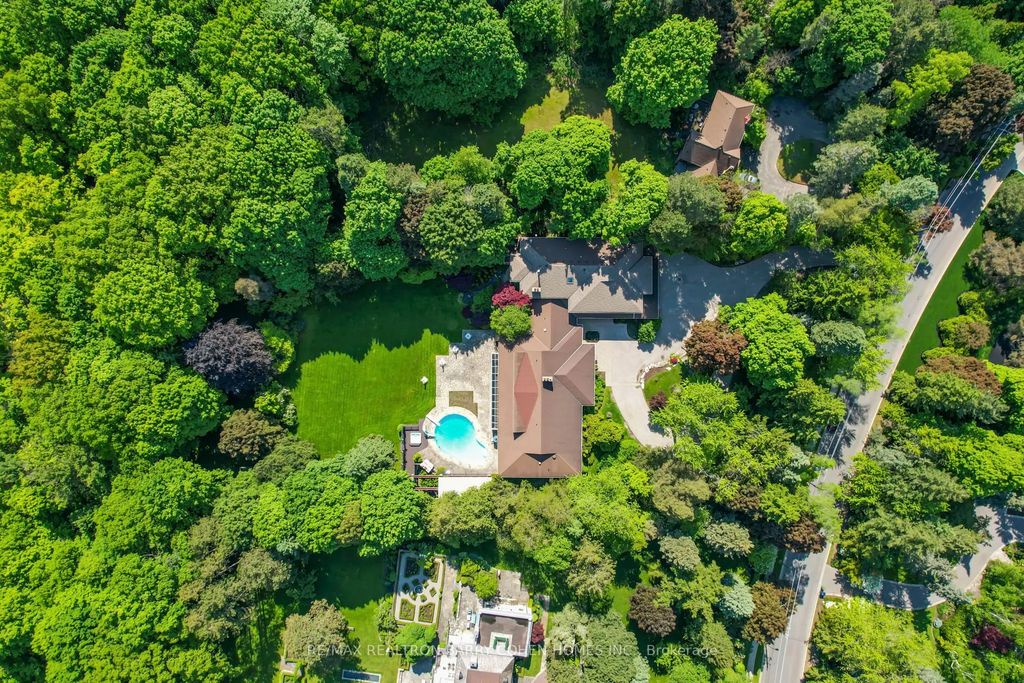 50 Park Lane Circle, Toronto C12