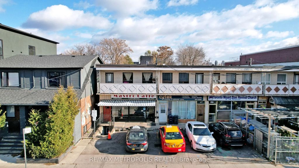 349 Oakwood Avenue B, Toronto C03