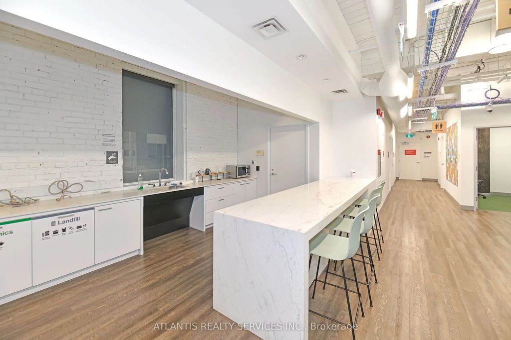 243 College Street 300, Toronto C01