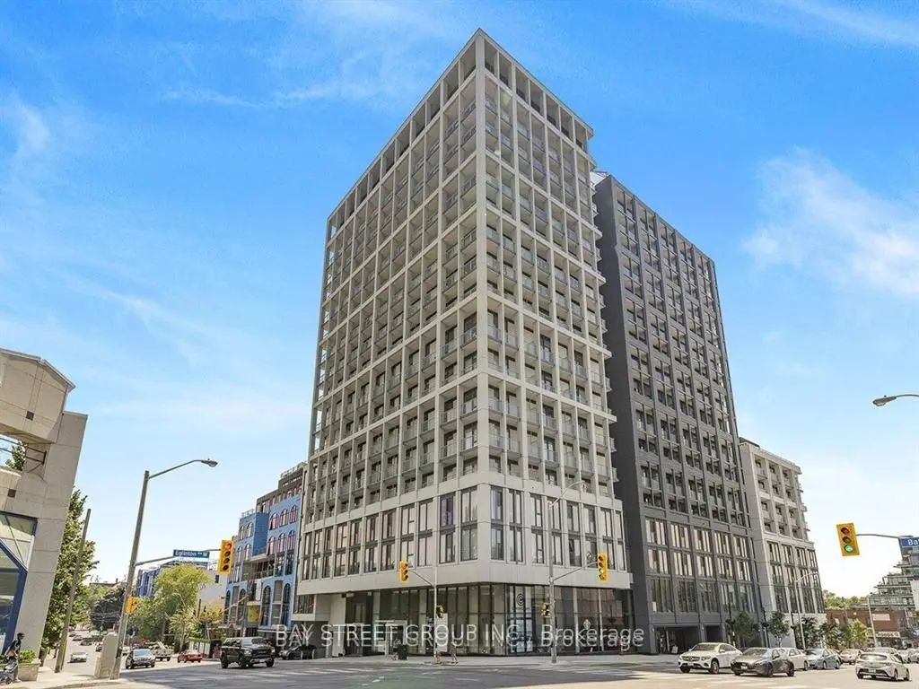 2020 Bathurst Street 821, Toronto C03